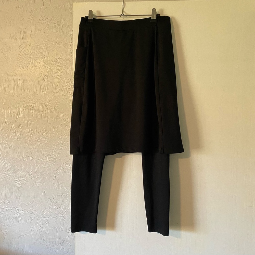 Snoga: Black Skirt with Attached leggings
